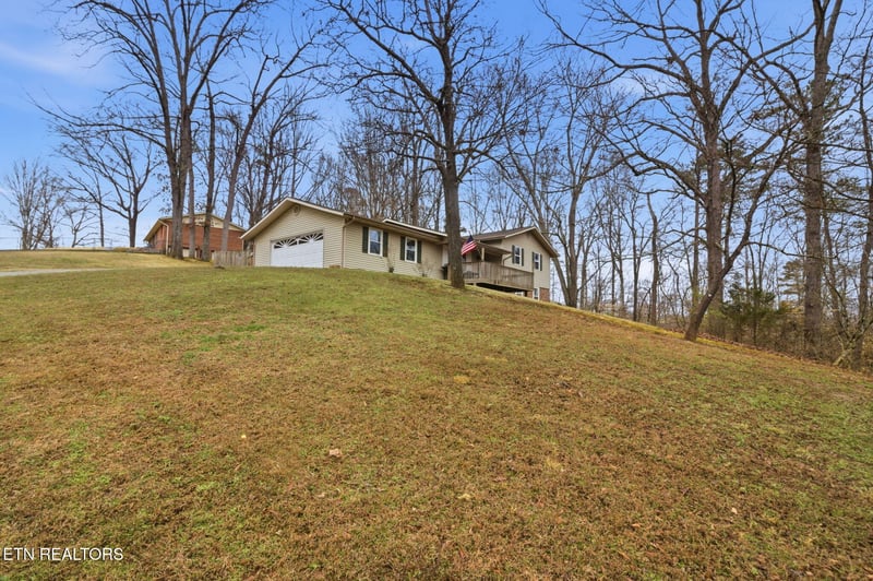 9429 Jim Loy Dr, Strawberry Plains, TN 37871