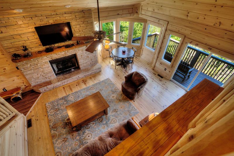 943 Crooked Ridge Rd, Gatlinburg, TN 37738