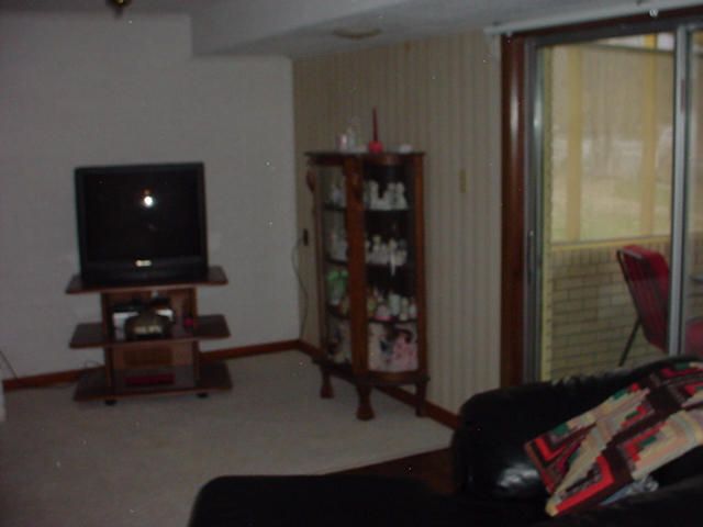 943 Hilltop Ln, Jacksboro, TN 37757