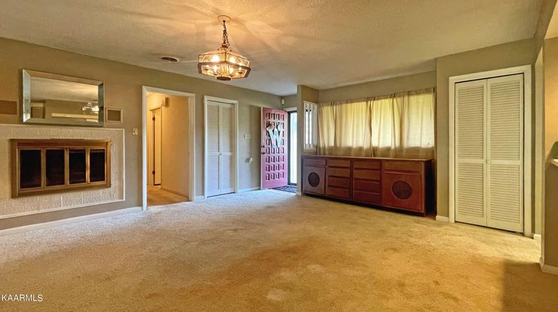 943 Vera Dr, Alcoa, TN 37701