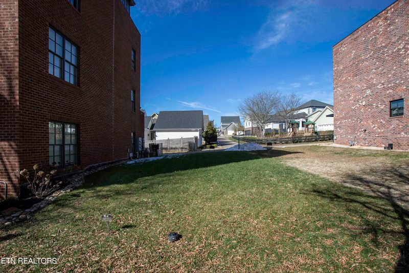9431 Clingmans Dome Dr, Knoxville, TN 37922
