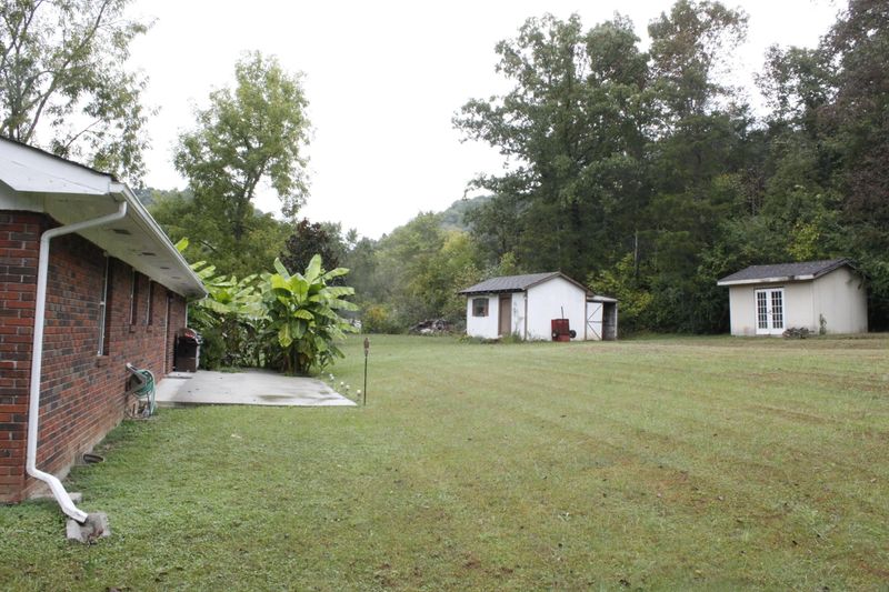 9438 Graves Rd, Maynardville, TN 37807