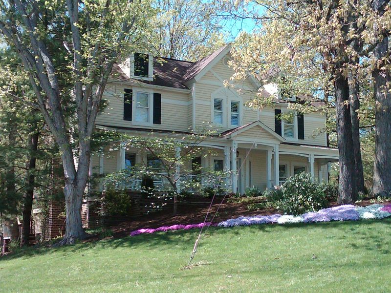 9439 Continental Dr, Knoxville, TN 37922