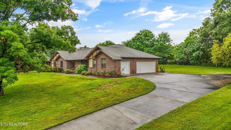944 S Briarcliff Cir, Maryville, TN 37803