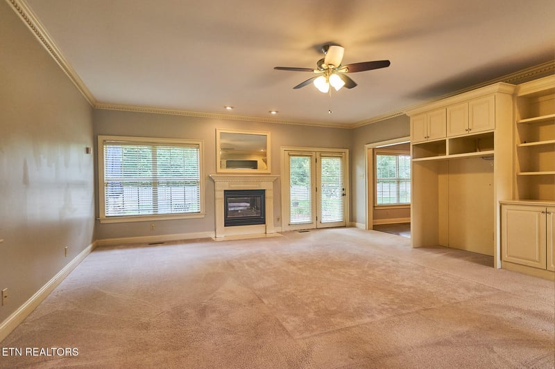 944 Southwick Dr, Alcoa, TN 37701
