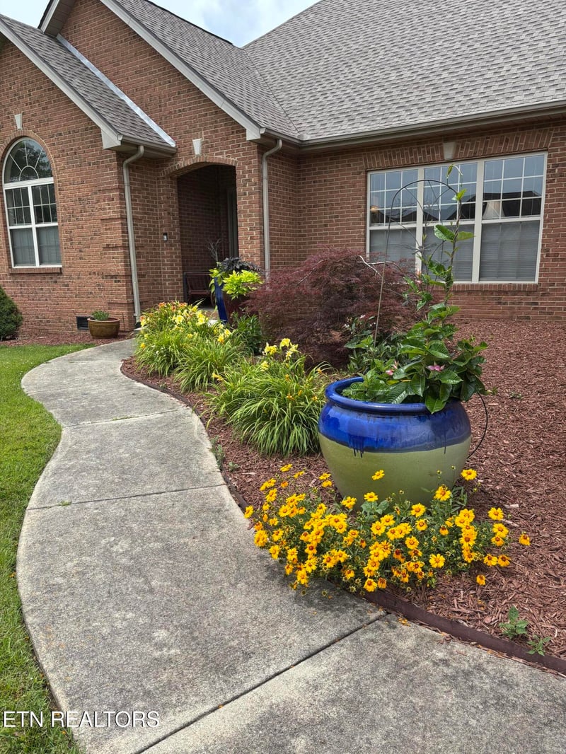 944 Southwick Dr, Alcoa, TN 37701