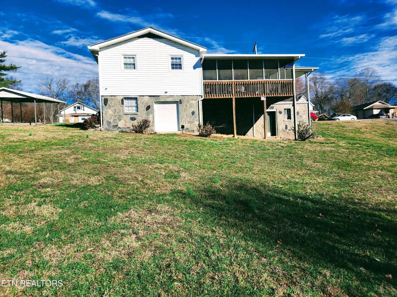 945 Chilhowee St, Harriman, TN 37748