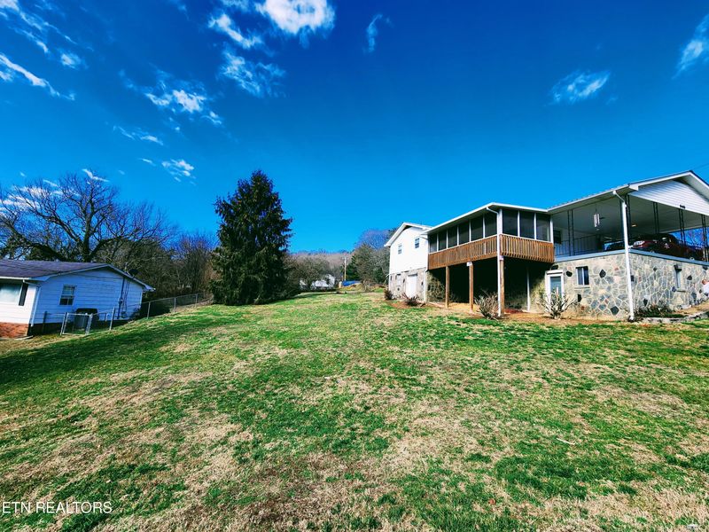 945 Chilhowee St, Harriman, TN 37748