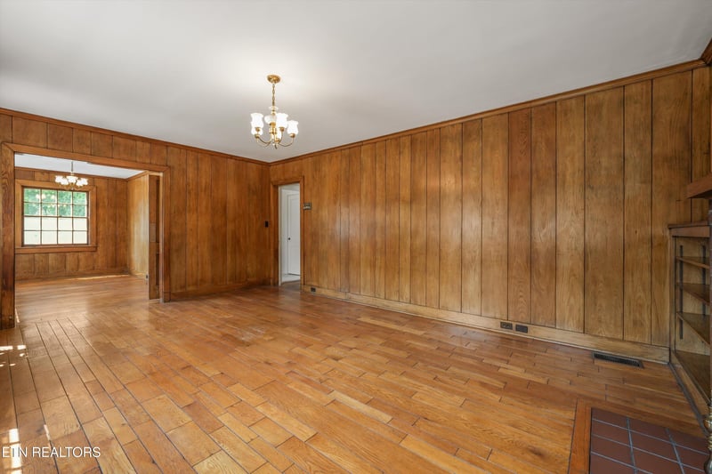 945 E Churchwell Ave, Knoxville, TN 37917