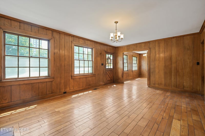 945 E Churchwell Ave, Knoxville, TN 37917