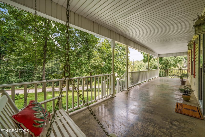 945 Frontier Cir, Friendsville, TN 37737