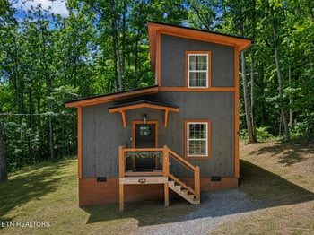 945 Green Bay Dr, Sevierville, TN 37876