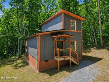 945 Green Bay Dr, Sevierville, TN 37876