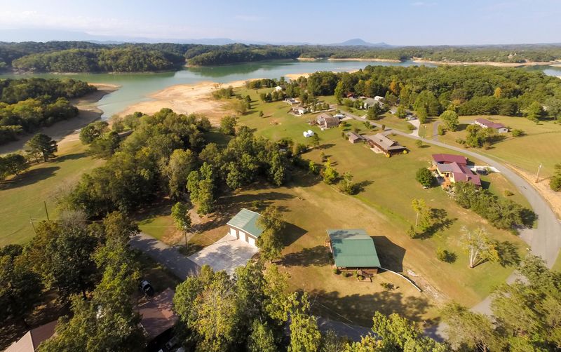 945 Hidden Harbor Ln, Sevierville, TN 37876
