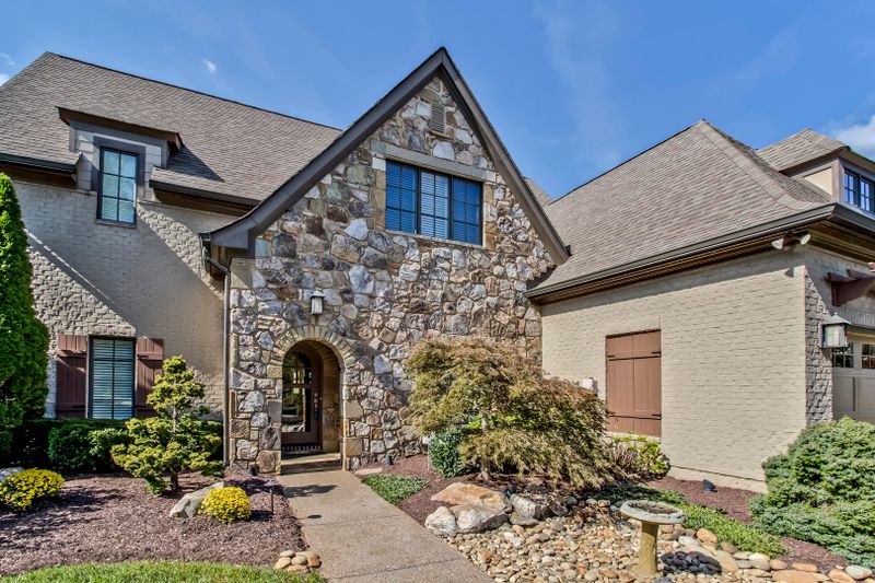 945 Ironwood Ln, Loudon, TN 37774
