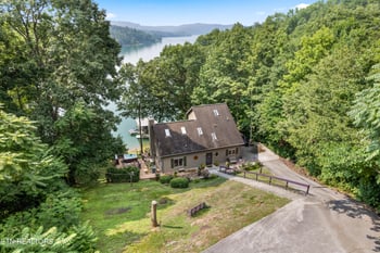 945 Lakeview Dr, Sharps Chapel, TN 37866