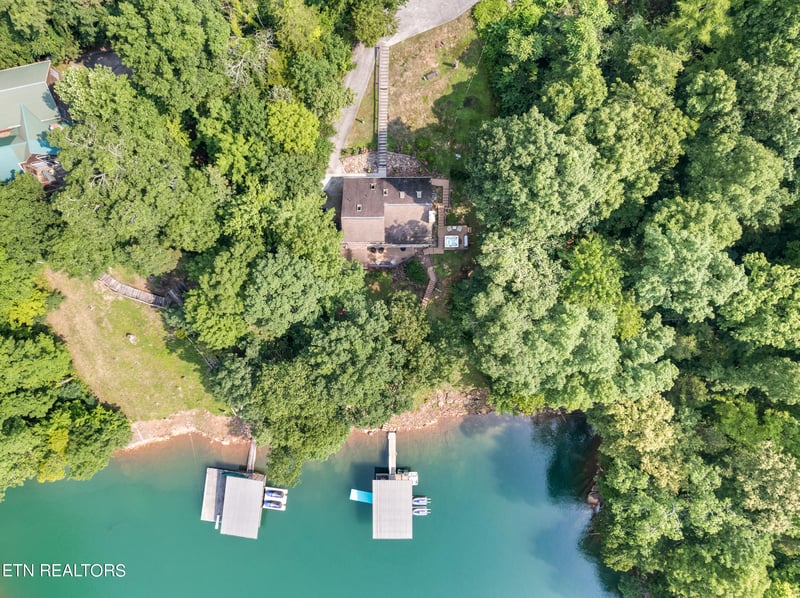 945 Lakeview Dr, Sharps Chapel, TN 37866