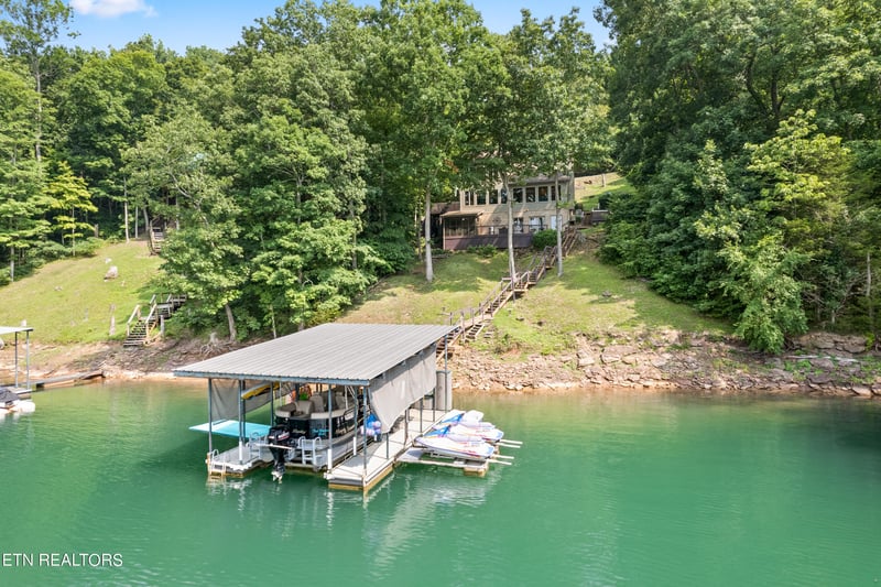 945 Lakeview Dr, Sharps Chapel, TN 37866