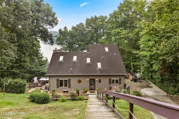 945 Lakeview Dr, Sharps Chapel, TN 37866