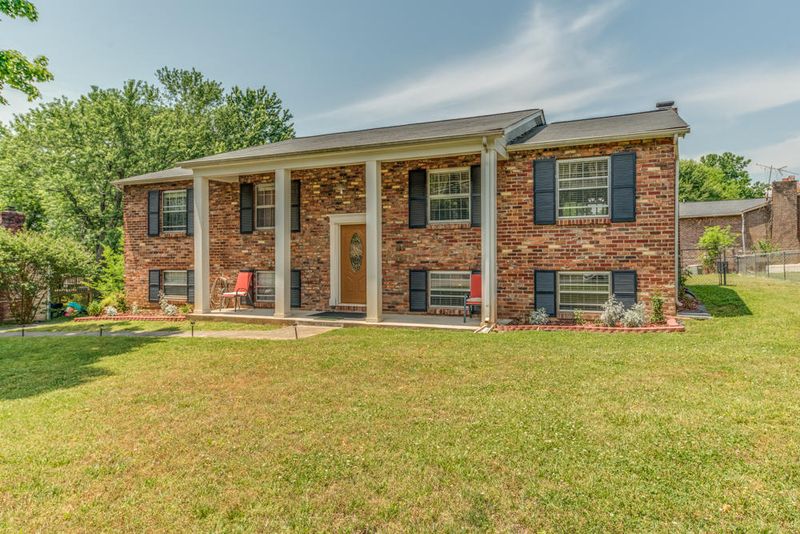 945 Parrish Rd, Knoxville, TN 37923