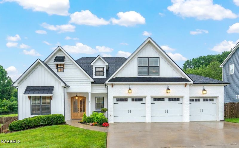 9452 Gladiator Ln, Knoxville, TN 37922