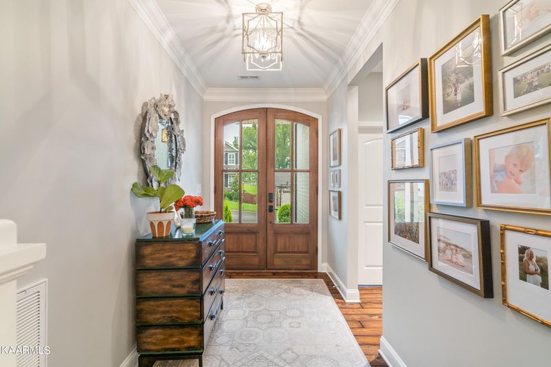 9452 Gladiator Ln, Knoxville, TN 37922
