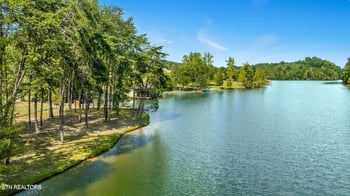 946 Bay Creek Dr, Vonore, TN 37885