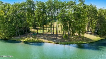 946 Bay Creek Dr, Vonore, TN 37885