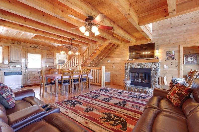 946 Black Bear Cub Way, Sevierville, TN 37862
