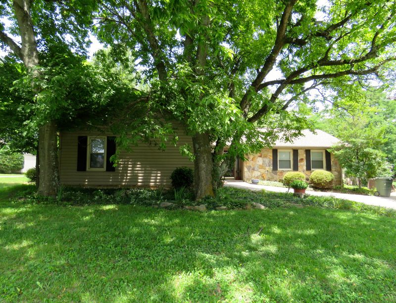 946 Windridge Dr, Maryville, TN 37803
