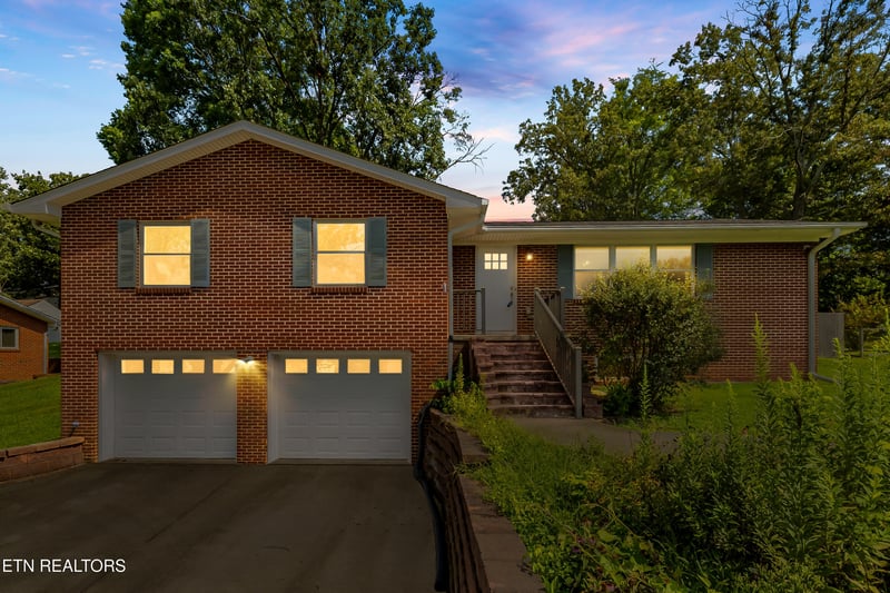 947 N Linden Dr, Alcoa, TN 37701