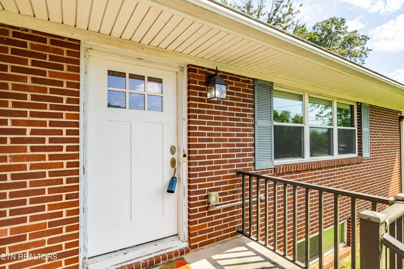 947 N Linden Dr, Alcoa, TN 37701