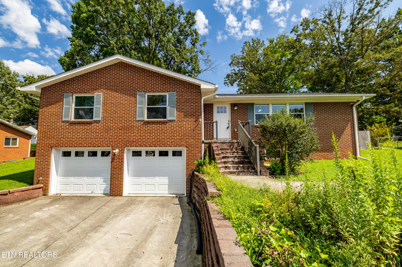 947 N Linden Dr, Alcoa, TN 37701