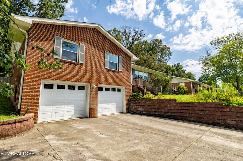 947 N Linden Dr, Alcoa, TN 37701