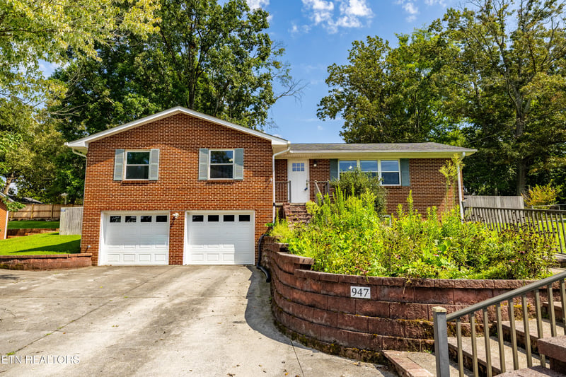 947 N Linden Dr, Alcoa, TN 37701