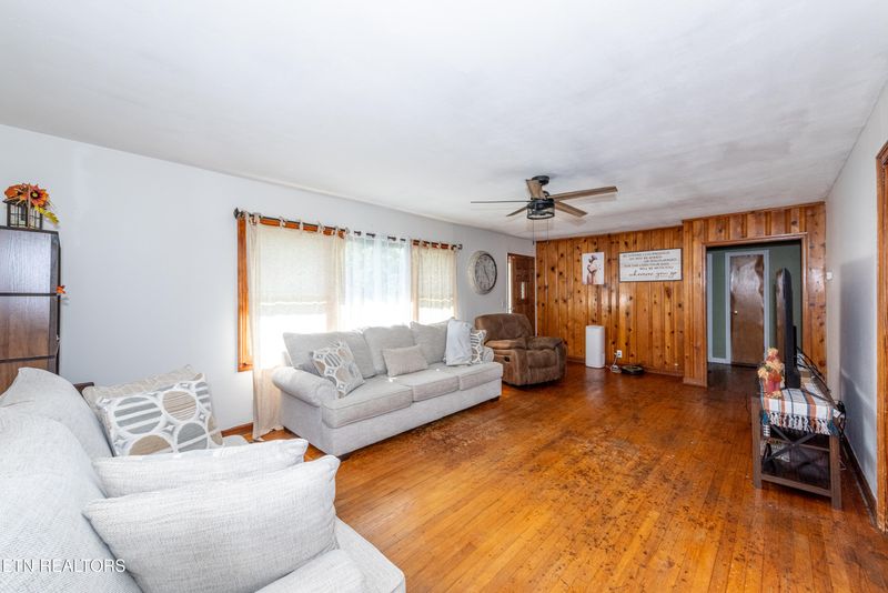 947 Poplar St, Alcoa, TN 37701