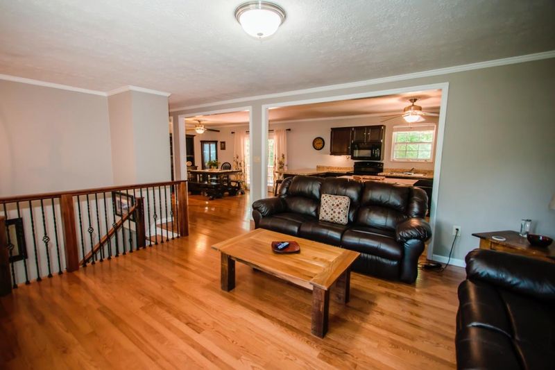9474 Ford Rd, Lenoir City, TN 37772