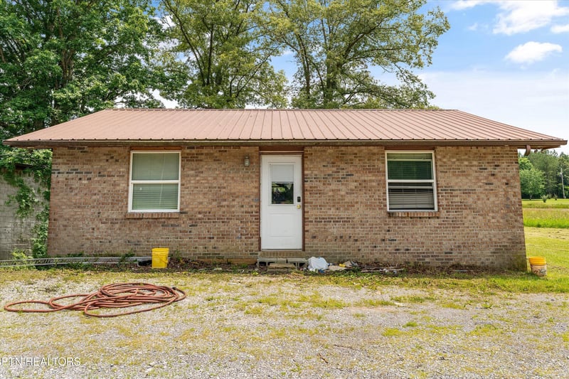 9476 Morgan County Hwy, Sunbright, TN 37872