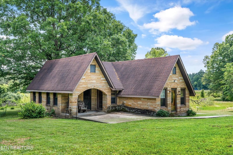 9478 Morgan County Hwy, Sunbright, TN 37872