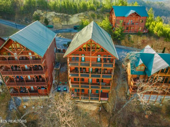 950 Black Bear Cub Way, Sevierville, TN 37862