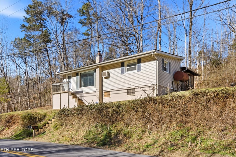 950 Indian Gap Rd, Sevierville, TN 37876