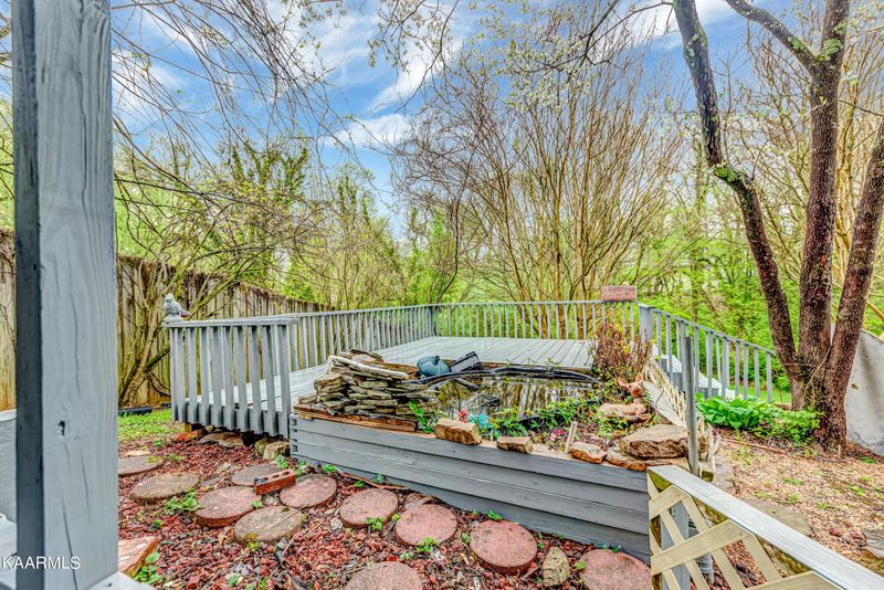 950 Parrish Rd, Knoxville, TN 37923