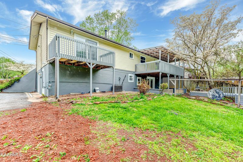 950 Parrish Rd, Knoxville, TN 37923