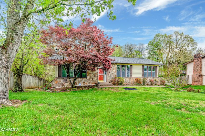 950 Parrish Rd, Knoxville, TN 37923