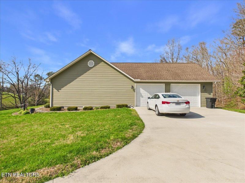 950 S Coolidge Rd, Lafollette, TN 37766