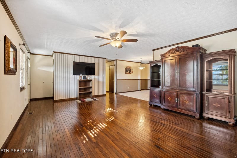 950 Satterfield Rd, Maynardville, TN 37807