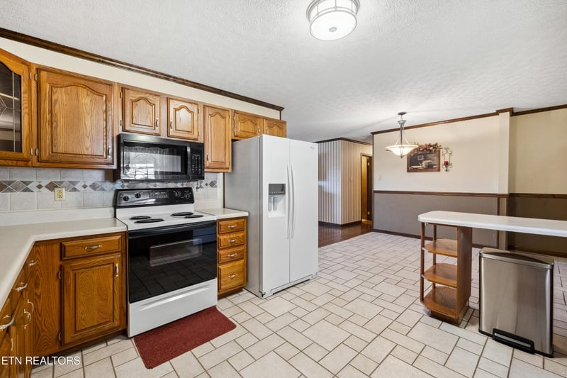 950 Satterfield Rd, Maynardville, TN 37807