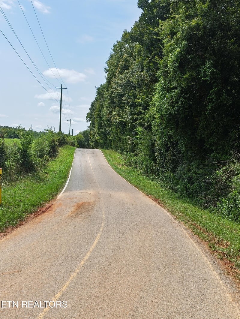 9500 E Matlock Bend Rd, Loudon, TN 37774