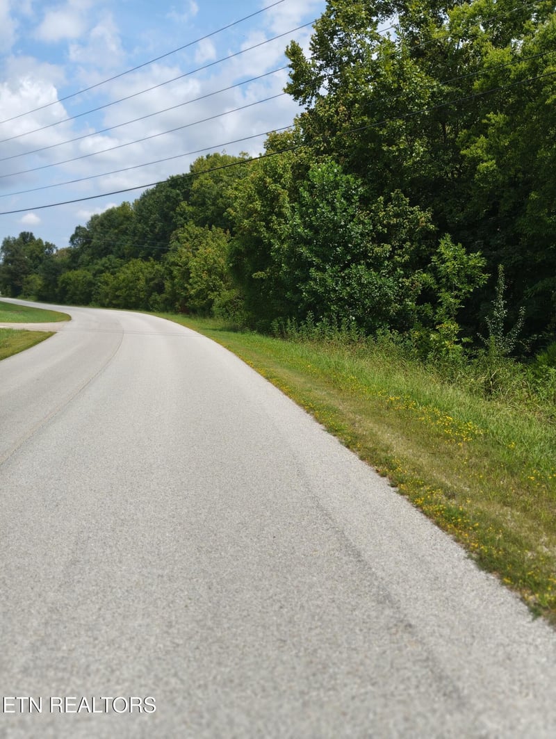 9500 E Matlock Bend Rd, Loudon, TN 37774