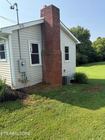 9504 Johnson Rd, Strawberry Plains, TN 37871